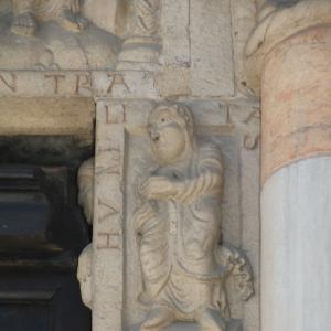 Duomo (Piacenza), portale destro, Virtù 01 - Mongolo1984