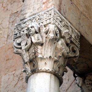 Duomo (Piacenza), portale centrale, capitello 04 by Mongolo1984