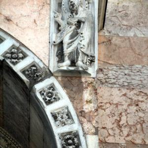 Duomo (Piacenza), portale sinistro 03 by |Mongolo1984|