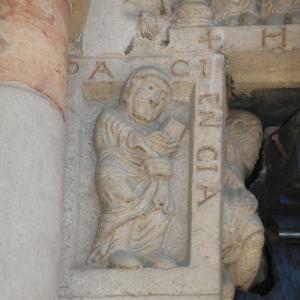 Duomo (Piacenza), portale destro, Virtù 02 - Mongolo1984