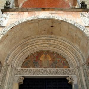 Duomo (Piacenza), portale centrale, protiro 01 - Mongolo1984