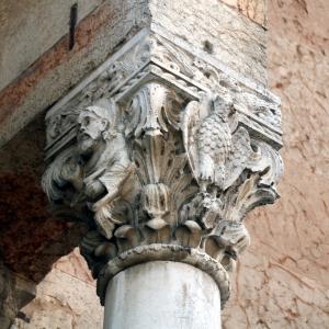 Duomo (Piacenza), portale centrale, capitello 03 by Mongolo1984