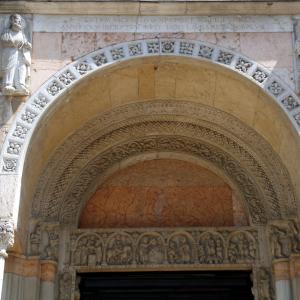 Duomo (Piacenza), portale centrale, protiro 08 - Mongolo1984