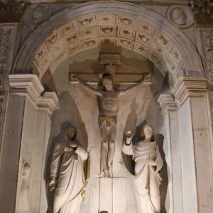 Duomo (Piacenza), Cristo crocifisso con i dolenti 01 - Mongolo1984