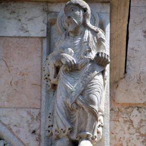 Duomo (Piacenza), portale destro, profeta 02 - Mongolo1984