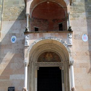 Duomo (Piacenza), portale centrale, protiro 07 - Mongolo1984