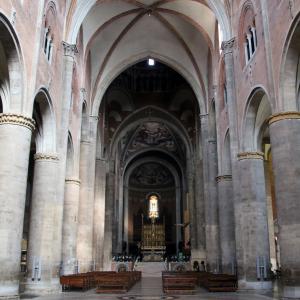 Duomo di Piacenza, interno, navata centrale 01 foto di Mongolo1984