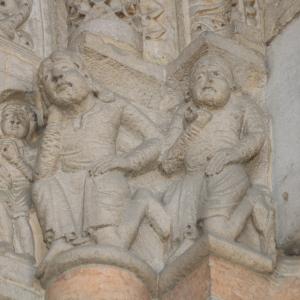 Duomo (Piacenza), portale sinistro, una coppia vestita che rappresenta l'umanità peccatrice pur all'interno del sacramento del Battesimo 01 - Mongolo1984