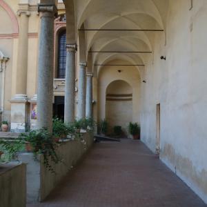 Chiesa di San Sisto (Piacenza), cortile porticato 02 - Mongolo1984