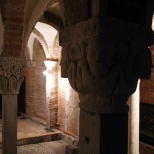 Basilica di San Savino (Piacenza), capitelli della cripta 03 - Mongolo1984