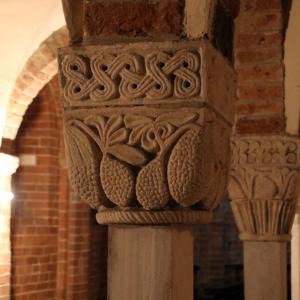 Basilica di San Savino (Piacenza), capitelli della cripta 04 - Mongolo1984
