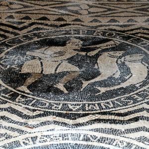Basilica di San Savino (Piacenza), mosaico con segni zodiacali entro medaglioni, prima metà del secolo xii 15 - Mongolo1984