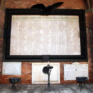Lapide ai Caduti della Grande guerra (Piacenza) 01 - Mongolo1984