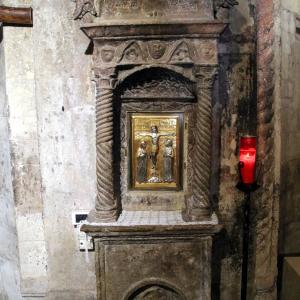 Pieve di San Giorgio (Vigoleno), tabernacolo in pietra scolpita 01 - Mongolo1984