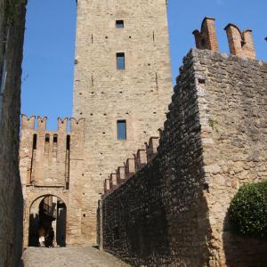 Castello di Vigoleno (Vernasca), rivellino e mastio 07 - Mongolo1984