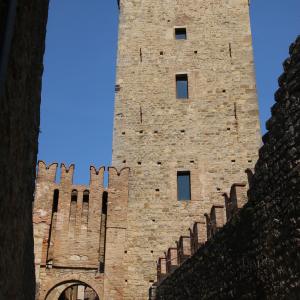 Castello di Vigoleno (Vernasca), rivellino e mastio 02 - Mongolo1984