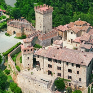 Village and tower of Vigoleno - Castelli del Ducato - Grafiche Step