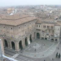 Parma, piazza garibaldi, palazzo del Comune visto dal palazzo del Governatore