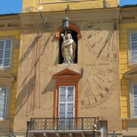 Clessidra del Palazzo del Governatore in Piazza Garibaldi a Parma - Carloferrari