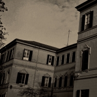 Palazzo all'interno del Parco a Parma - Paperkat - Parma (PR)