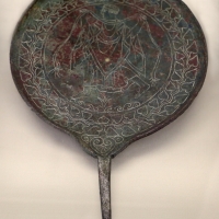 Etruria, specchio con incisioni mitologiche e manico configurato, III-II secolo ac. 07 - Sailko - Parma (PR)