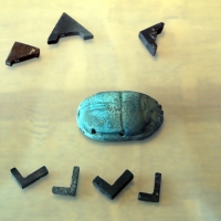 Epoca tolemaica, amuleti in faience, statuette e scarabeo - Sailko - Parma (PR)