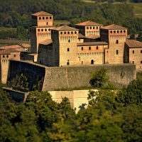 Tramonto sul castello di Pier Maria II de' Rossi - Carlo grifone - Langhirano (PR)
