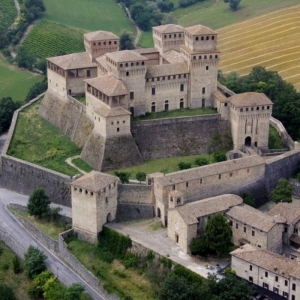 Castello di Torrechiara - Panoramica photo credits: |sconosciuto| - Langhirano