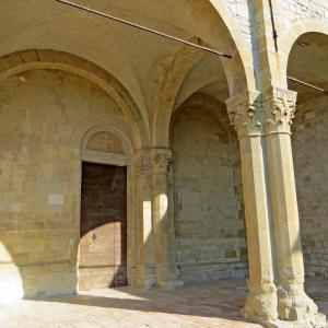 Abbazia di San Basilide (San Michele Cavana, Lesignano de' Bagni) - nartece della chiesa dei Santi Pietro e Paolo 2019-06-26 by Parma1983