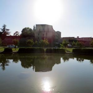 Rocca Sanvitale (Sala Baganza) - vasca centrale del Giardino del Melograno 2019-06-25 - Parma1983