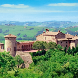 Castello di Scipione dei Marchesi Pallavicino con panorama collinare - Pio Dolci
