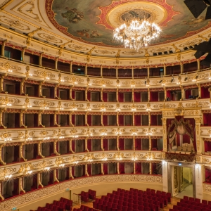 Teatro Regio di Parma, palchi, platea e soffitto affrescato - ENIT SpA