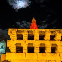 Monumento ai caduti Massa lombarda con luna piena e dietro la torre della chiesa - Massimo Pellicciardi