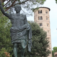Statua di Augusto- di fronte Sant'Apollinare in Classe by Chiara Dobro