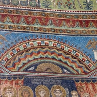 Sant'apollinare in classe, mosaici del catino, costantino IV e i fratelli consegnano a eraclio I privilegi per ravenna, 650-700 ca. (molto restaurato) 02 by |Sailko|