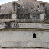 Mausoleo di teodorico, esterno, fregio a tenaglia 01 - Sailko - Ravenna (RA)