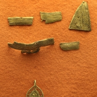 Frammenti della c.d. corazza di teodorico, d'arte ostrogota del V-VI secolo, e altri monili - Sailko - Ravenna (RA)