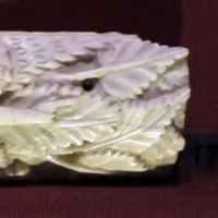 Maniera di baldassarre degli embriachi, due placche da coperchio di cofanetto con geni alati, osso, 1400-1425 ca - Sailko - Ravenna (RA)