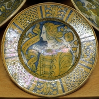 Deruta, piatto con bella donna, 1500-30 ca. 'solo la morte estingue il vero amore' - Sailko - Ravenna (RA)