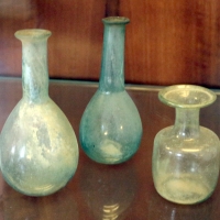 Fiaschette in vetro bianco, I-II secolo - Sailko - Ravenna (RA)