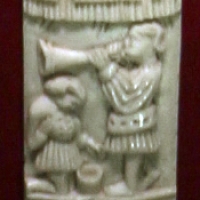 Italia del nord, placchetta di cofano con due personaggi maschili, 1400-1450 ca - Sailko - Ravenna (RA)