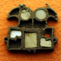 Placca bronzea con due teste divergenti di rapaci, 490 dc ca - Sailko - Ravenna (RA)