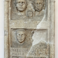 Stele funeraria a pseudoedicola, 1-50 dc ca, da s. pietro in vincoli - Sailko - Ravenna (RA)