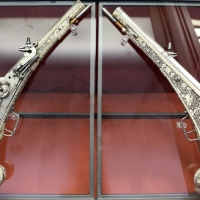 Augusta, coppia di pistole a ruota in acciaio, legno di noce, osso, bronzo dorato e ferro, 1590 ca - Sailko - Ravenna (RA)