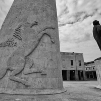 Monumento a Francesco Baracca da dove si evince il simbolo del cavallino rampante utilizzato oggi dalle Ferrari - Renzo favalli