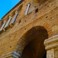 Chiesa di San Salvatore ad Chalchis cosiddetto Palazzo di Teodorico facciata dal basso verso l'alto - Opi1010