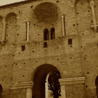 Chiesa di San Salvatore ad Chalchis cosiddetto Palazzo di Teodorico dettaglio facciata verticale - Opi1010