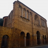 Chiesa di San Salvatore ad Chalchis cosiddetto Palazzo di Teodorico facciata - Opi1010