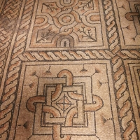 Domus dei tappeti di pietra - foglie, fiori, cerchi e quadrati in rosso, rosa e bianco - LadyBathory1974 - Ravenna (RA)