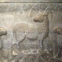 GalliaPlacidia sarcofago Constantino III detalle Agnus Dei - Hispalois